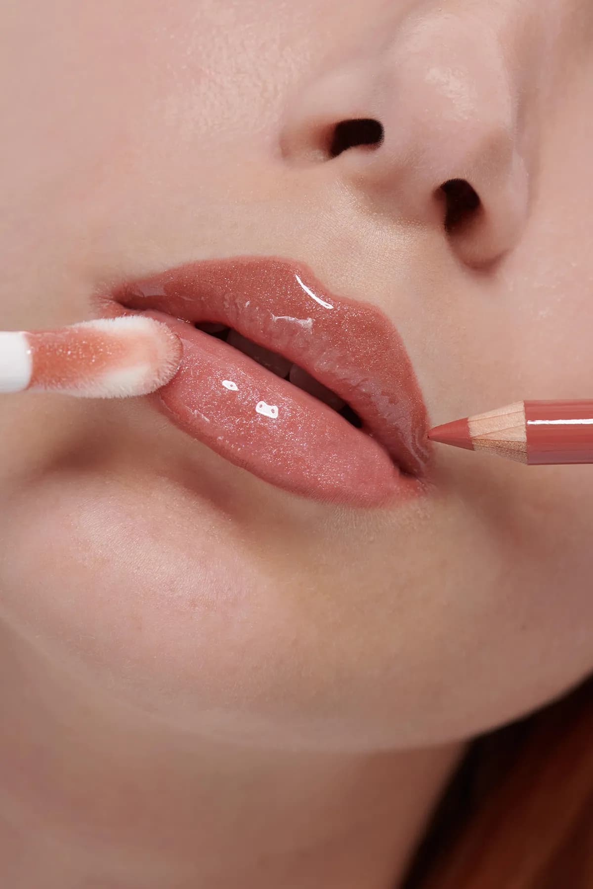 PROFASHION PLUMPING GLOSS+ LIP CONTOUR LIP LINER